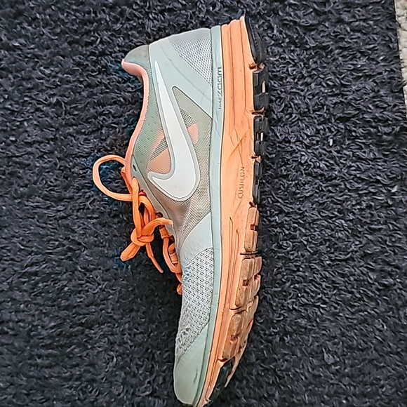 Nike women's size 10 - Picture 4 of 4